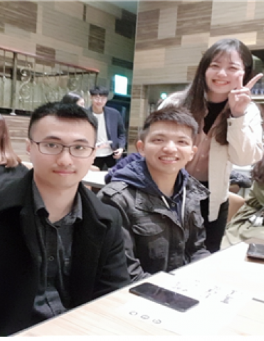 그림 1 같이 얘기를 나눴던 우리 조  (왼쪽부터 김도성, Herbert Chan, Liangyi Chang, 유수정, 백인우)